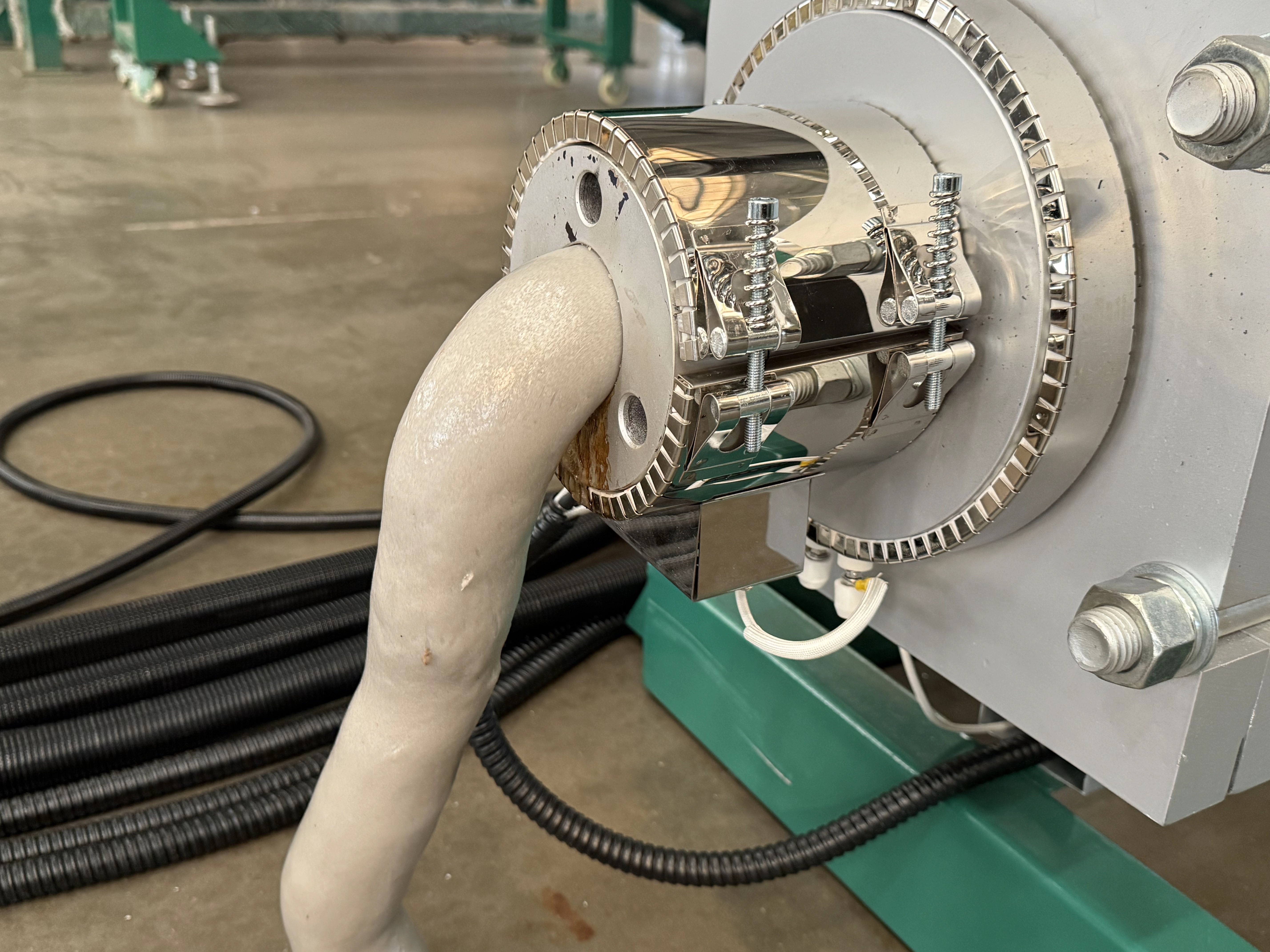 泡沫热熔机出料